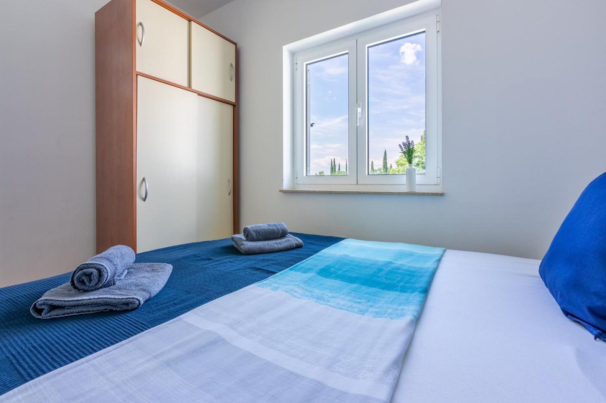 Podvezanec Apartment Dramalj Exterior photo