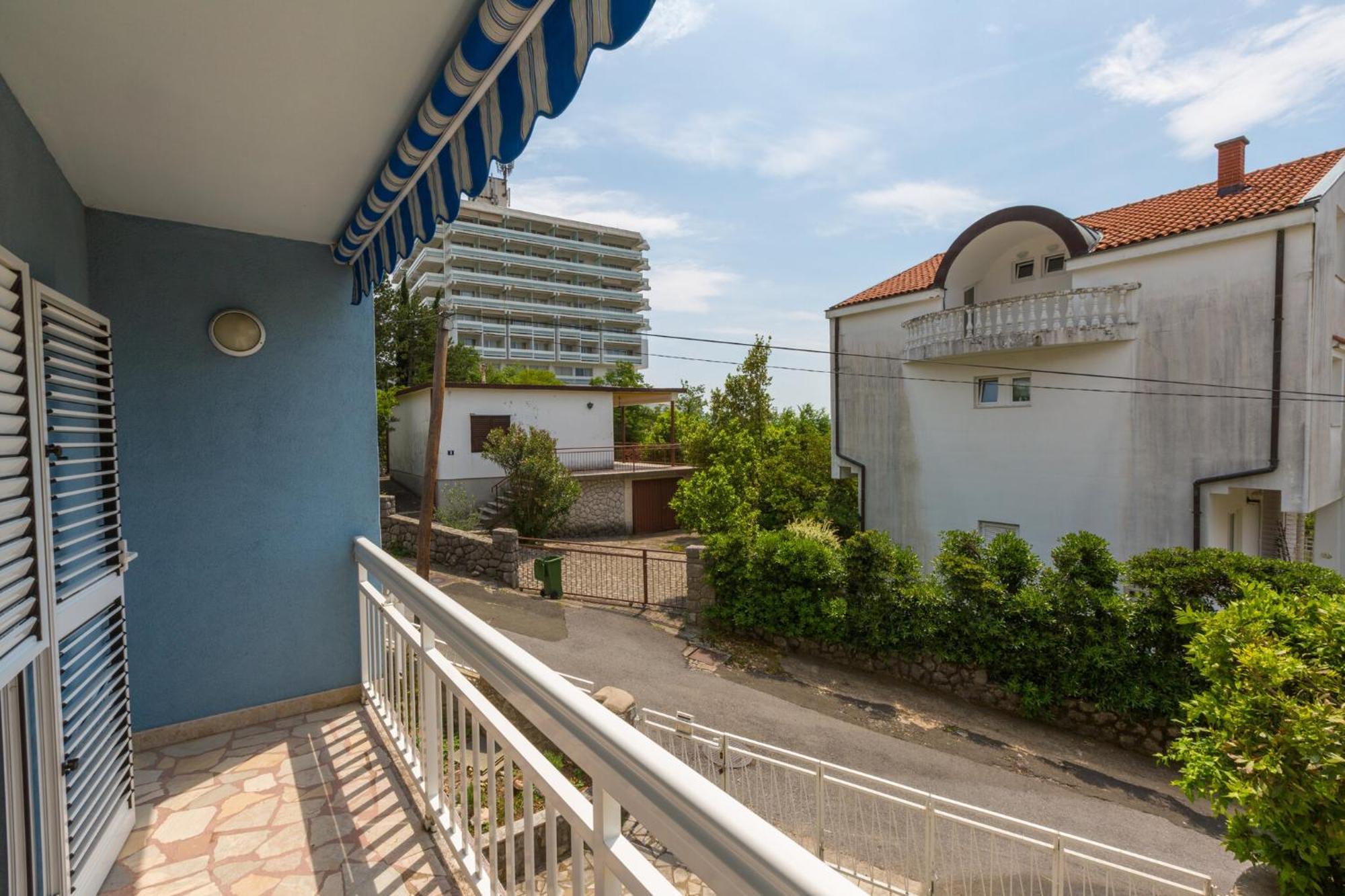 Podvezanec Apartment Dramalj Exterior photo