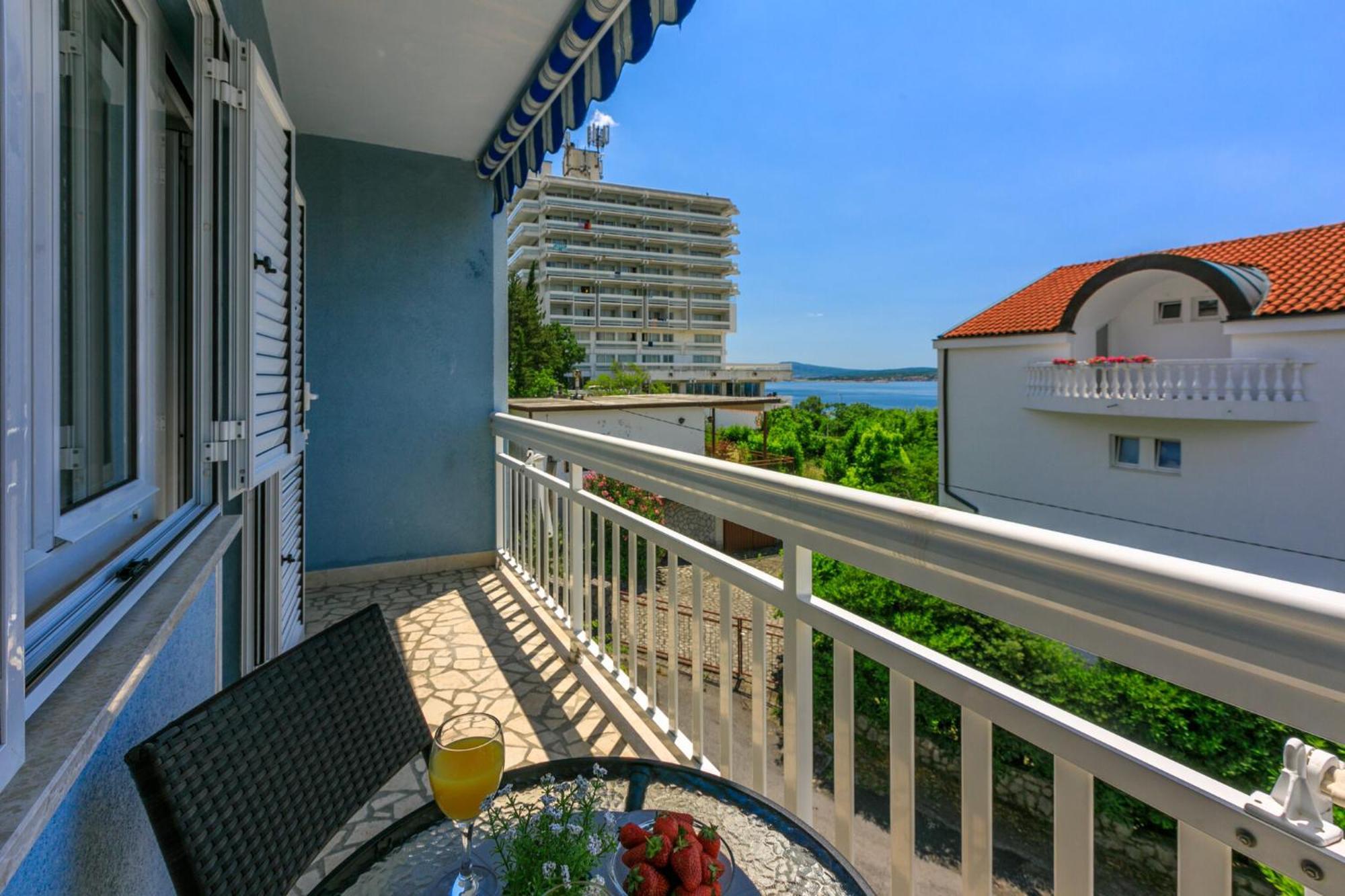 Podvezanec Apartment Dramalj Exterior photo