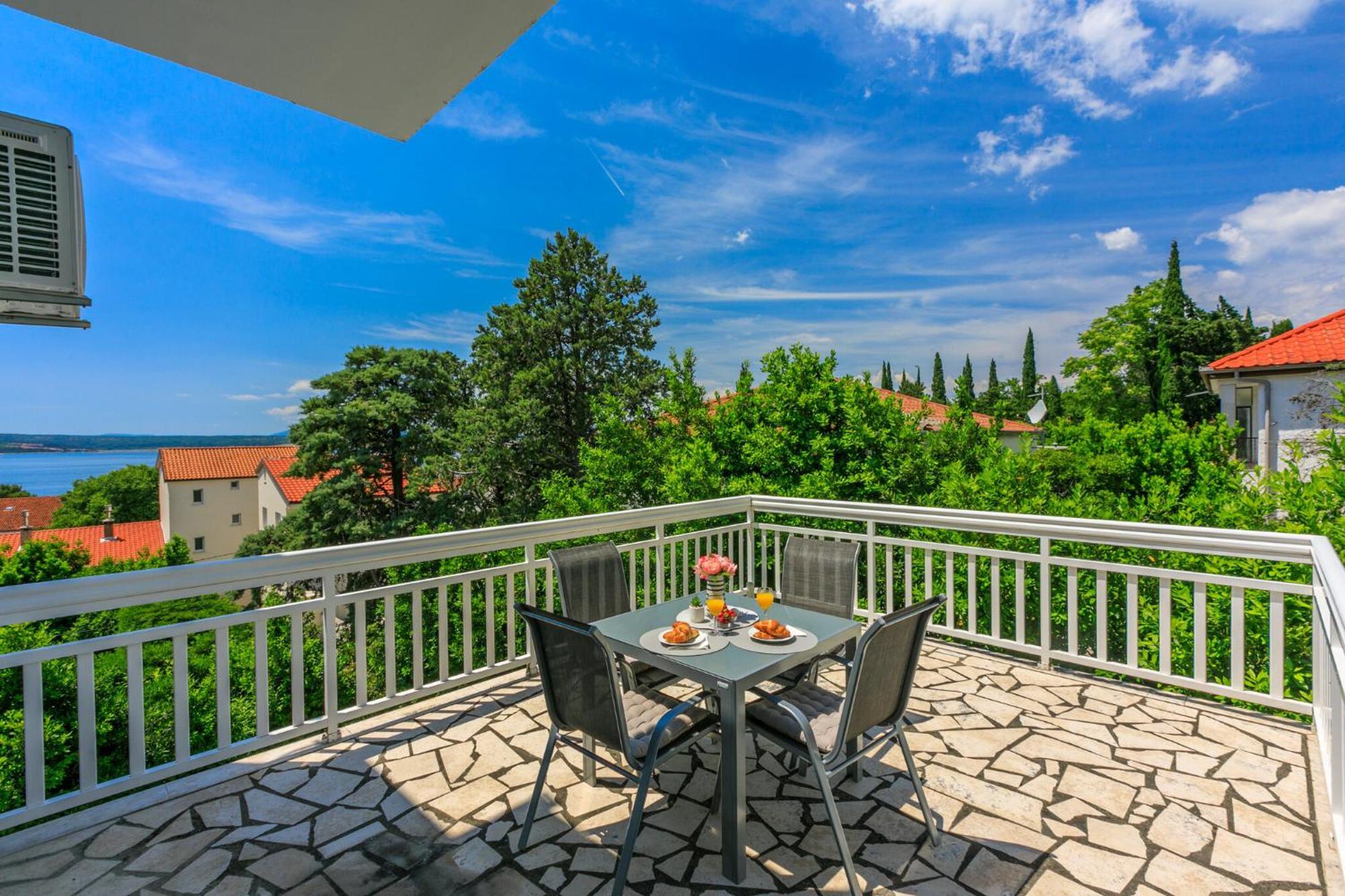 Podvezanec Apartment Dramalj Exterior photo