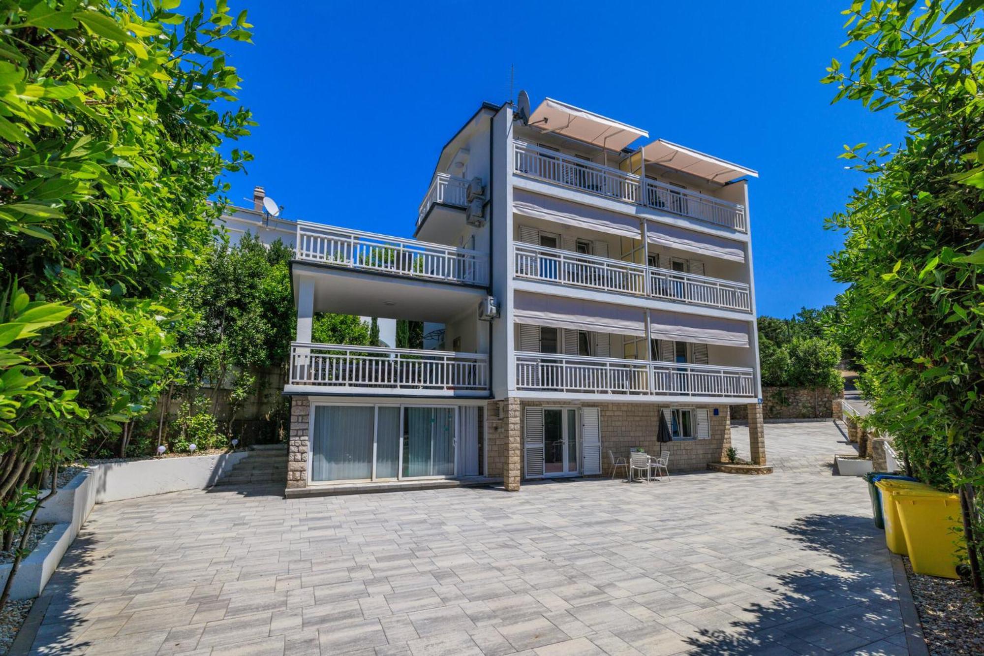 Podvezanec Apartment Dramalj Exterior photo