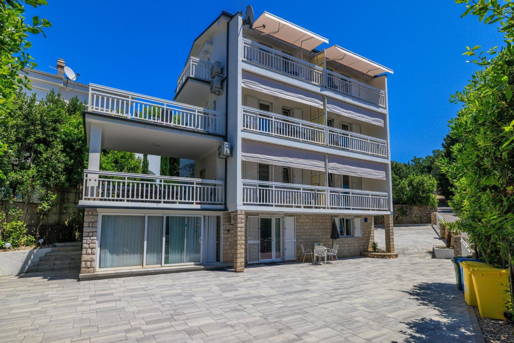 Podvezanec Apartment Dramalj Exterior photo